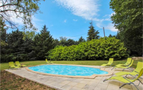 Stunning home in GOULT with Outdoor swimming pool, WiFi and 4 Bedrooms